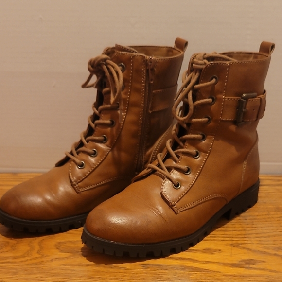 NWOT Kohl's SO Tan Combat Casual Boots with Buckle Women's 7.5 Wide - Picture 1 of 10